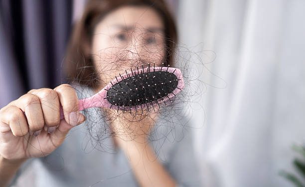 Atasi Rambut Rontok dengan 6 Cara Alami Ini, Terbukti Ampuh!