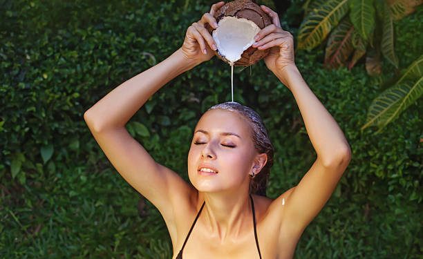 Jadi Bahan Alami untuk Hilangkan Ketombe, Ini Manfaat Santan untuk Kesehatan Rambut