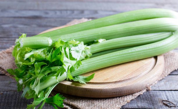 Cek Disini 5 Manfaat Seledri untuk Kesehatan Rambut, Salah Satunya Kurangi Rambut Rontok