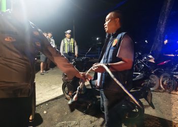 Lagi Nongkrong, Sejumlah Pemuda di Desa Lunjuk Diserang Geng Motor Bersenjata Cambuk