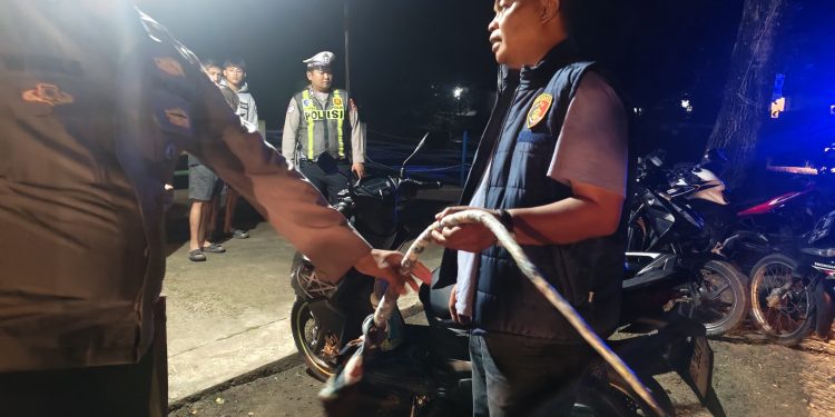 Lagi Nongkrong, Sejumlah Pemuda di Desa Lunjuk Diserang Geng Motor Bersenjata Cambuk