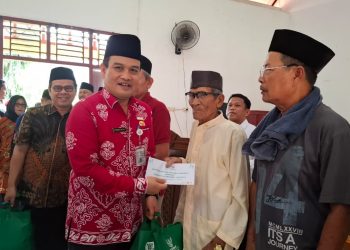 Pemprov Bengkulu Bersama Baznas Santuni Penghuni Panti Tresna Werdha, Serahkan Bantuan Sembako