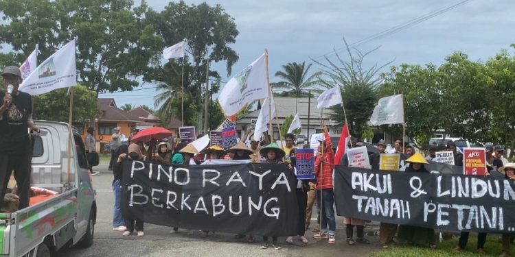 Petani Pino Raya Geruduk Kantor Bupati, Desak Penyelesaian Konflik Lahan PT ABS Tuntas