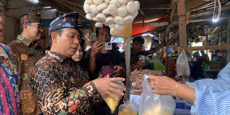 Dukung PKL di Pasar Panorama, Walikota Bengkulu Ajak ASN Berbelanja di Pasar