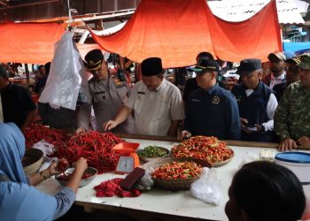 Cegah Kenaikan Harga Jelang Idul Fitri, Polres Bengkulu Selatan Gelar Operasi Pasar di Kutau