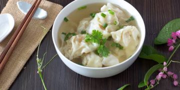 Resep Sup Pangsit Ayam Rebus Kuah Bening Segar dan Praktis