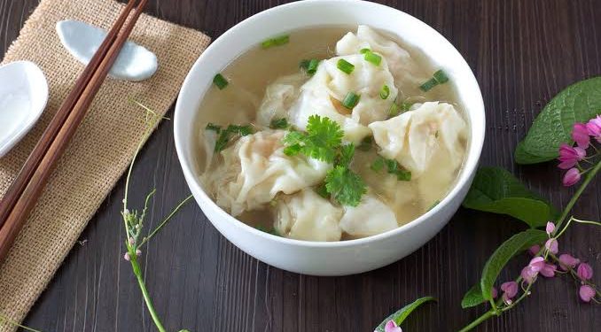 Resep Sup Pangsit Ayam Rebus Kuah Bening Segar dan Praktis