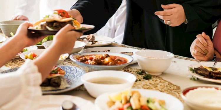 Cara Menjaga Berat Badan Saat Puasa, Tetap Ideal dan Sehat Sepanjang Ramadan
