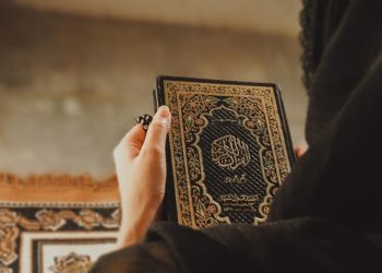 Ini 7 Keutamaan Membaca Surah Al Mulk, Salah Satunya Dapat Menenangkan Hati
