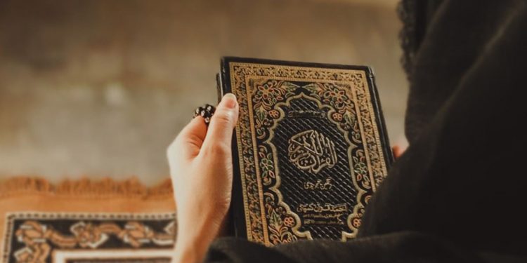 Ini 7 Keutamaan Membaca Surah Al Mulk, Salah Satunya Dapat Menenangkan Hati