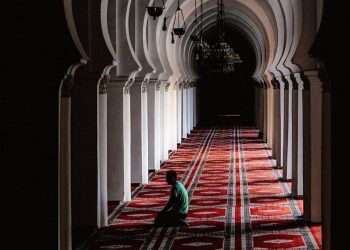 Tata Cara Sholat Hajat Lengkap dengan Doanya, Amalan Memohon Pertolongan Allah