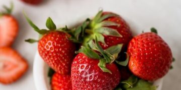 Tidak Hanya Segar, Ini 7 Manfaat Konsumsi Buah Stroberi bagi Kesehatan