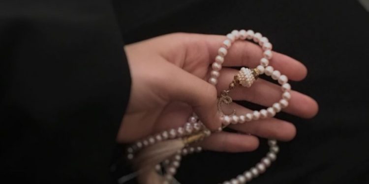 Perlu Tahu, Ini Amalan Sederhana yang Membuat Rezeki Mengalir Deras Menurut Islam