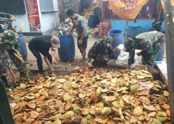 Tindak Lanjuti Arahan Presiden, Korem 041/Gamas Bersihkan Sampah di Kawasan Wisata Pantai Panjang