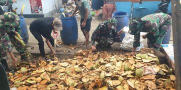 Tindak Lanjuti Arahan Presiden, Korem 041/Gamas Bersihkan Sampah di Kawasan Wisata Pantai Panjang