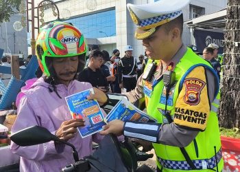 Ops Keselamatan Nala 2026, Ditlantas Polda Bengkulu Edukasi Pengendara Lewat Pembagian Stiker dan Brosur
