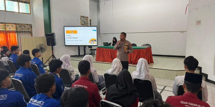 Bijak Bermedsos, Polda Bengkulu Gelar Sosialisasi Literasi Digital di SMK 1 Kota Bengkulu