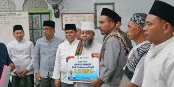 Safari Ramadan di Lebong, Gubernur Helmi Hasan Serahkan Bantuan Masjid Rp50 Juta
