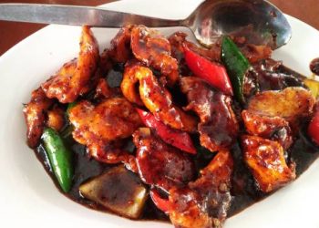 Ayam Lada Hitam: Perpaduan Pedas dan Gurih yang Bikin Nambah