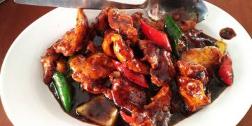 Ayam Lada Hitam: Perpaduan Pedas dan Gurih yang Bikin Nambah