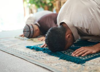 Muslim Wajib Tahu! Ada 6 Golongan Orang yang Amalan Shalatnya Tidak Diterima