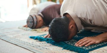 Muslim Wajib Tahu! Ada 6 Golongan Orang yang Amalan Shalatnya Tidak Diterima