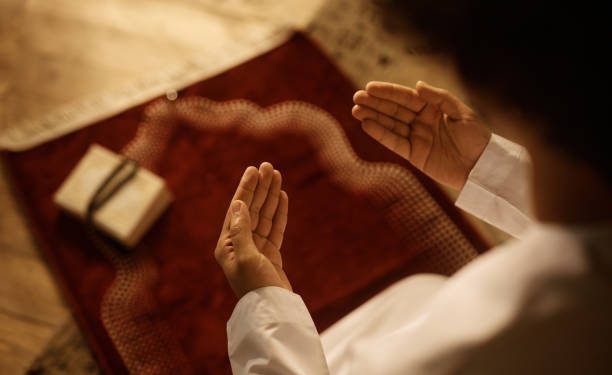 Ragu Jumlah Rakaat saat Salat? Ini Panduan Menyempurnakannya