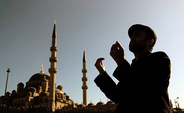 Rangkaian Amalan yang Dianjurkan Hari Jumat, Salah Satunya Perbanyak Sholawat