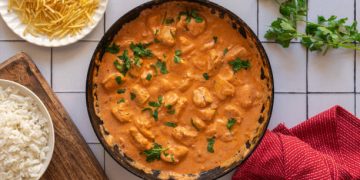 Resep Chicken Stroganoff Pedas Creamy, Comfort Food dengan Sentuhan Cabai Kering