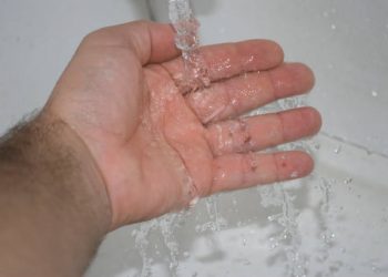 Kisah Mukjizat Nabi Muhammad SAW: Air Keluar dari Sela-sela Jarinya