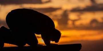 Kisah Dibalik Perintah Sholat 5 Waktu: Telah Dikerjakan Nabi Sebelum Nabi Muhammad