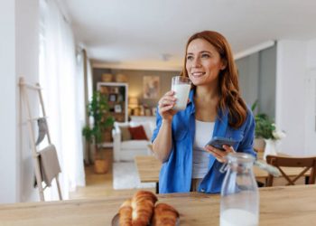 Susu Putih Tawarkan 8 Khasiat Terbaik untuk Kesehatan, Yuk Konsumsi Secukupnya!