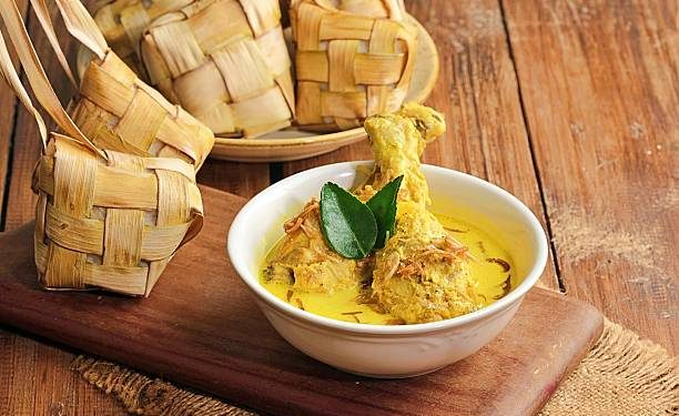 Jadi Hidangan Wajib Saat Lebaran, Ini Resep Opor Ayam dan Rendang yang Bikin Nagih