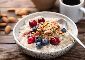 Sebabkan Kurangnya Nutrisi, Ini Dia Ragam Efek Samping Mengonsumsi Oatmel Berlebihan