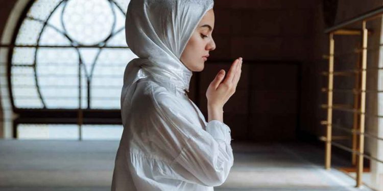 Manfaat Doa dalam Islam yang Perlu Diketahui, Senjata Orang Beriman yang Penuh Keajaiban