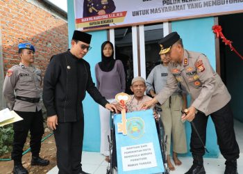 Tinggal Bersama Dua Anak, Pandi Warga Disabilitas di Bengkulu Terima Rumah Layak dari Kapolda Bengkulu